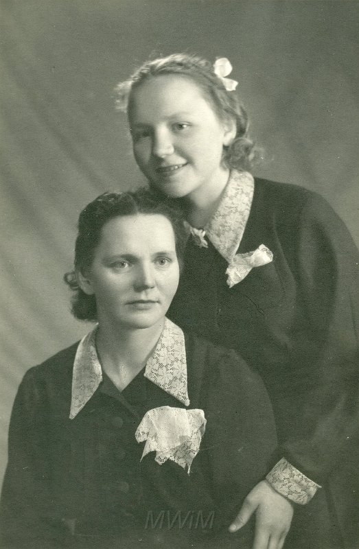 KKE 3993.jpg - Stefania Kluk (Sacewicz) z córką Aliną, 26 II 1949 r.
